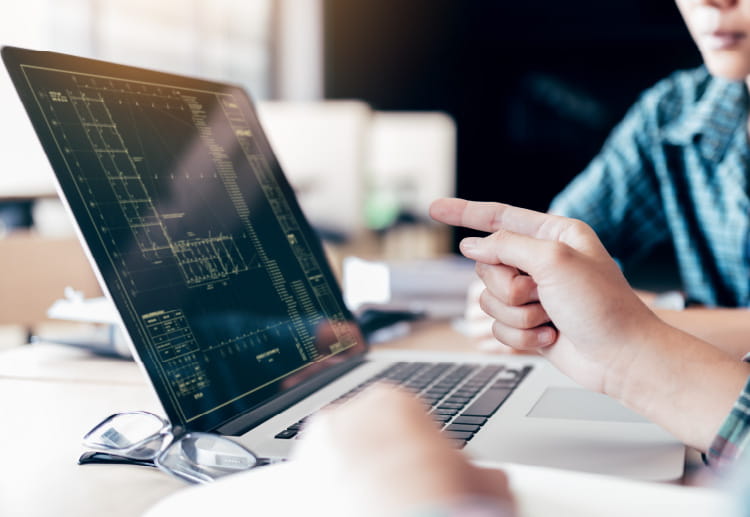 高校課程から教授・准教授などの優れた指導者のもとで学ぶことができる。