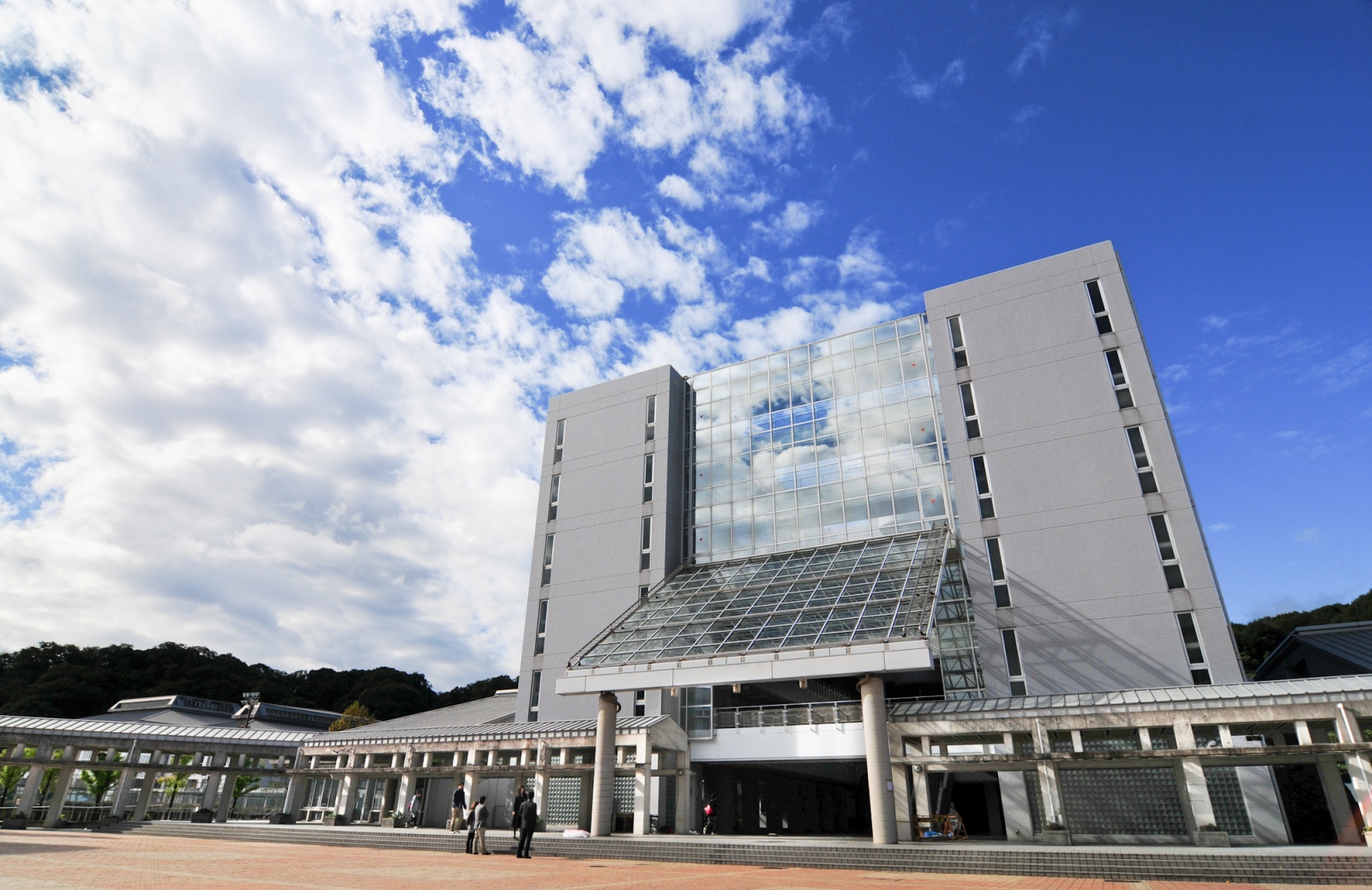 神戸市立工業高等専門学校の外観